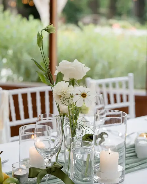 Bud vases, Signature tier, example 1 of 3