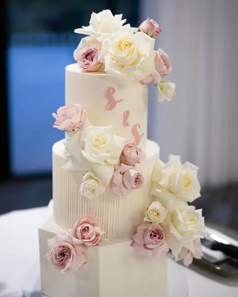 Cake flowers, example 1 of 1