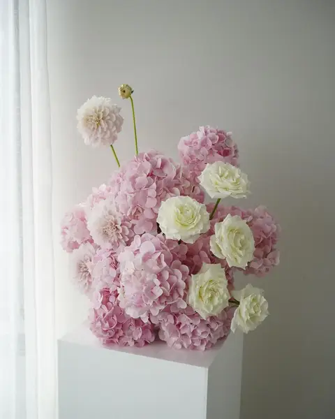 Plinth arrangements, Signature tier, example 1 of 3