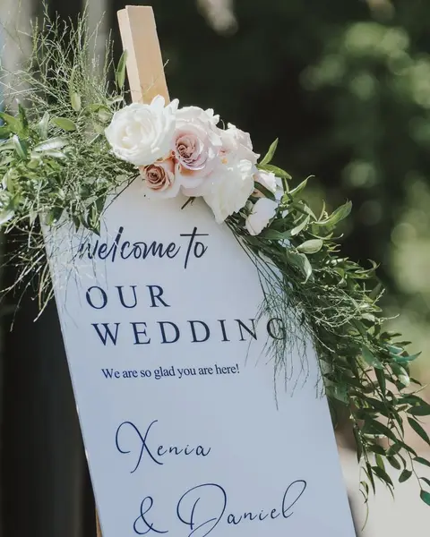 Welcome sign arrangement, example 1 of 1