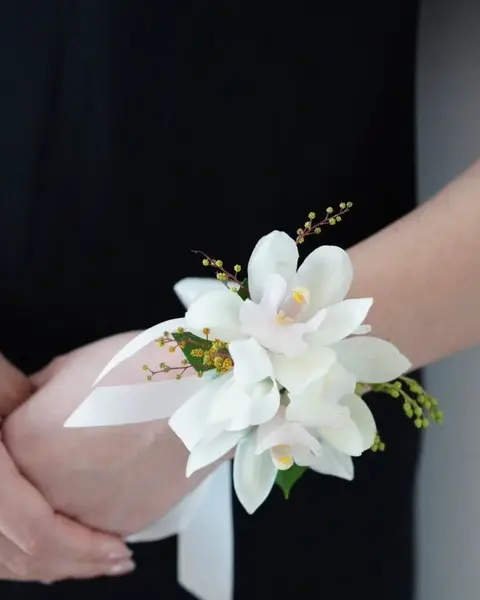 Wrist corsages, example 1 of 1
