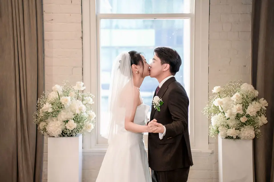 Wedding flowers for Amanda and Bryan at The Hotel Britomart, Auckland