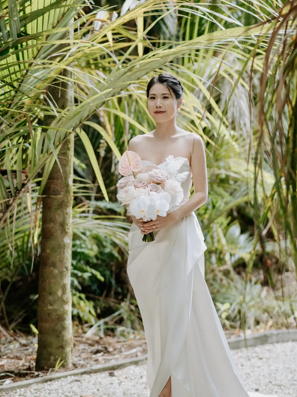 Wedding flowers for Yue and Vern at Bridgewater Estate