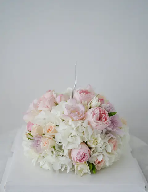 Floral cake with garden roses